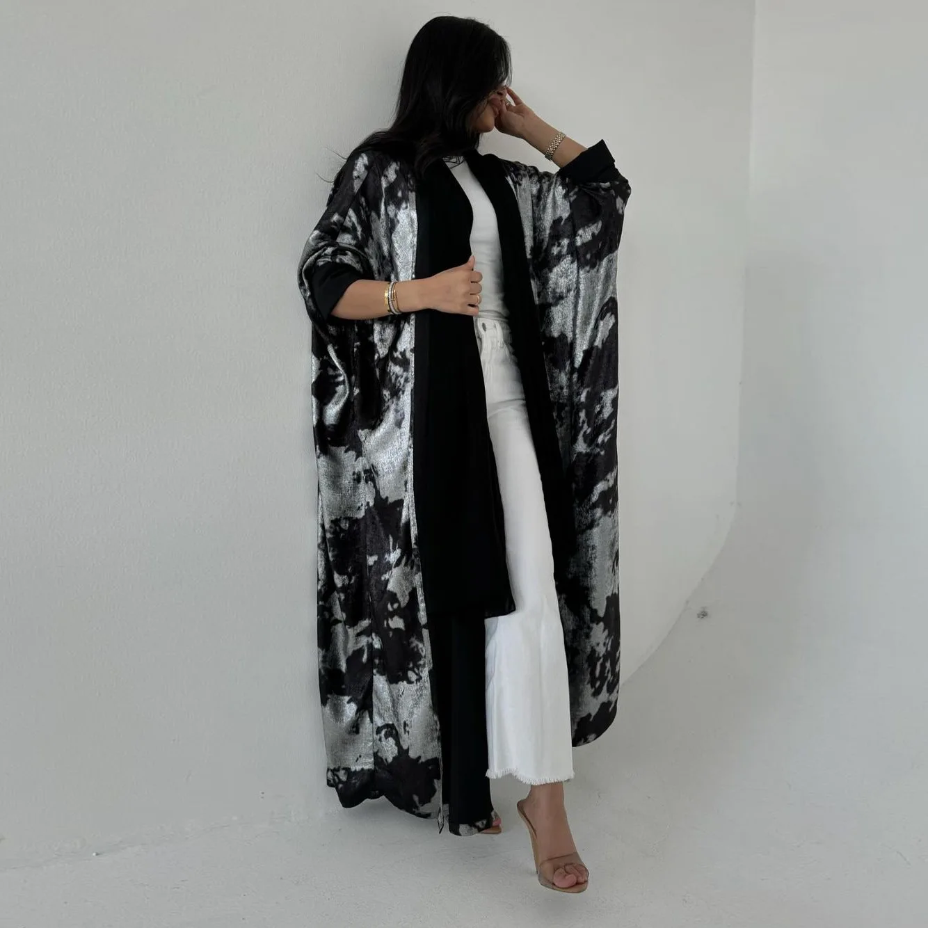 Une pièce nouvelle tendance brillant et scintillant femmes Islam Abaya Cardigan vêtements d'extérieur manteau Long tenue de fête élégante dubaï Kimono Abaya robe