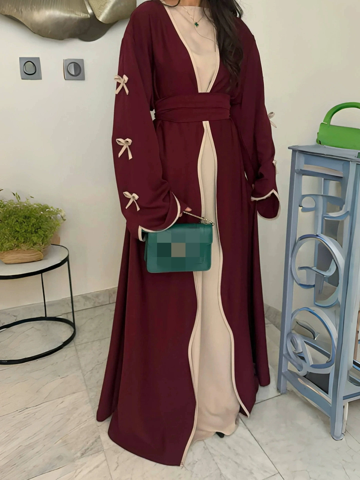 Abaya noir islamique élégant de dubaï pour femmes musulmanes, Design ceinturé avec nœud détaillé, robe longue modeste pour le moyen-orient, nouvelle collection 2025