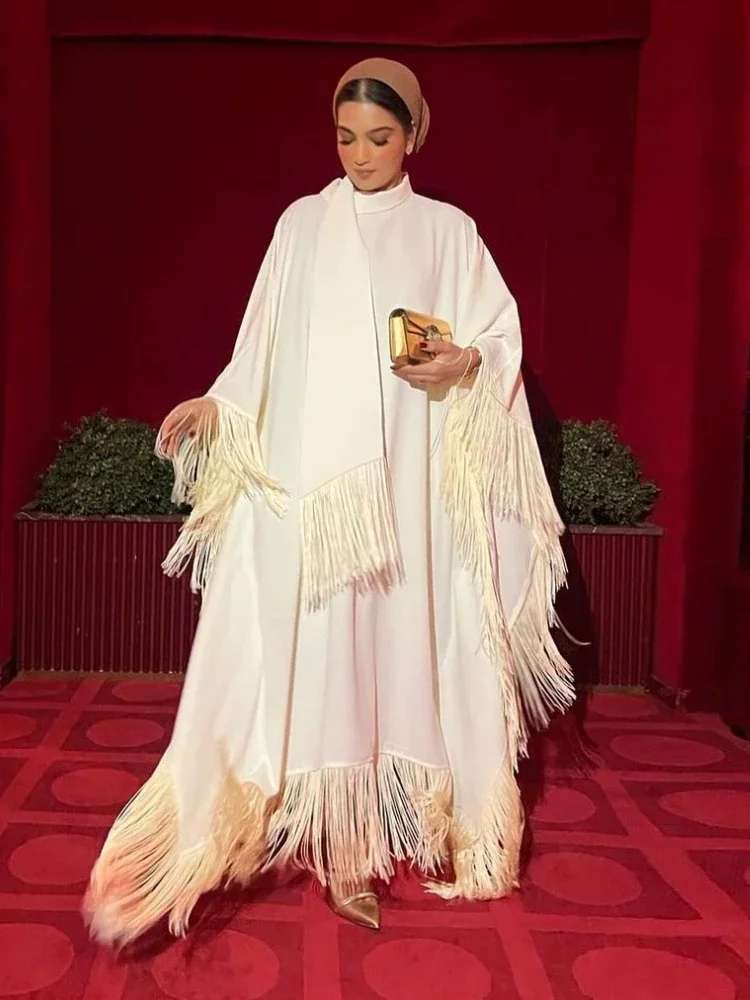 Caftan Eid Robe Soiree Longue Femme Musulmane Elégante Ramadan Dubaï Polyester Blanc Crème Franges Dorées Occasion Speciale