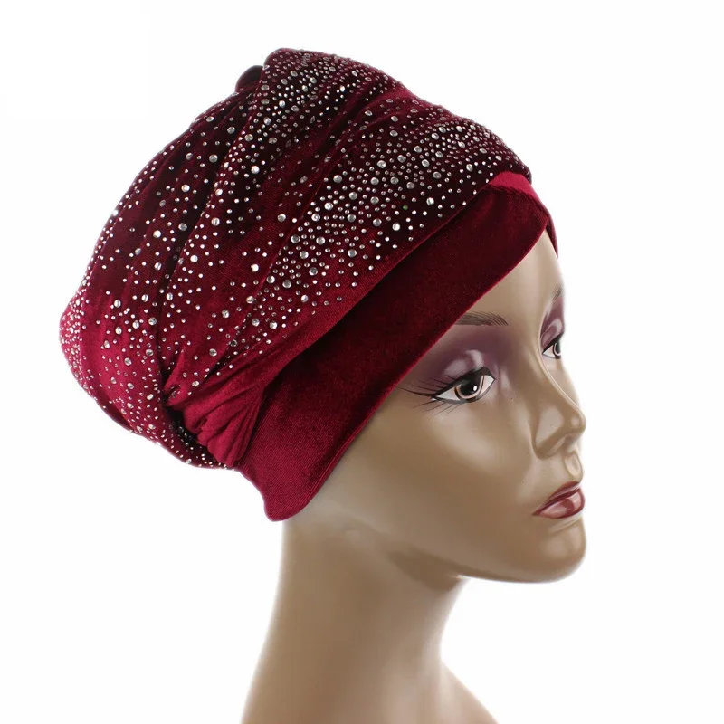 Turban Hijab Velours Femme Couleur Bordeaux Jaune Marron Motifs Strass Blancs Coupe Douce Confortable Occasion Toute Saison
