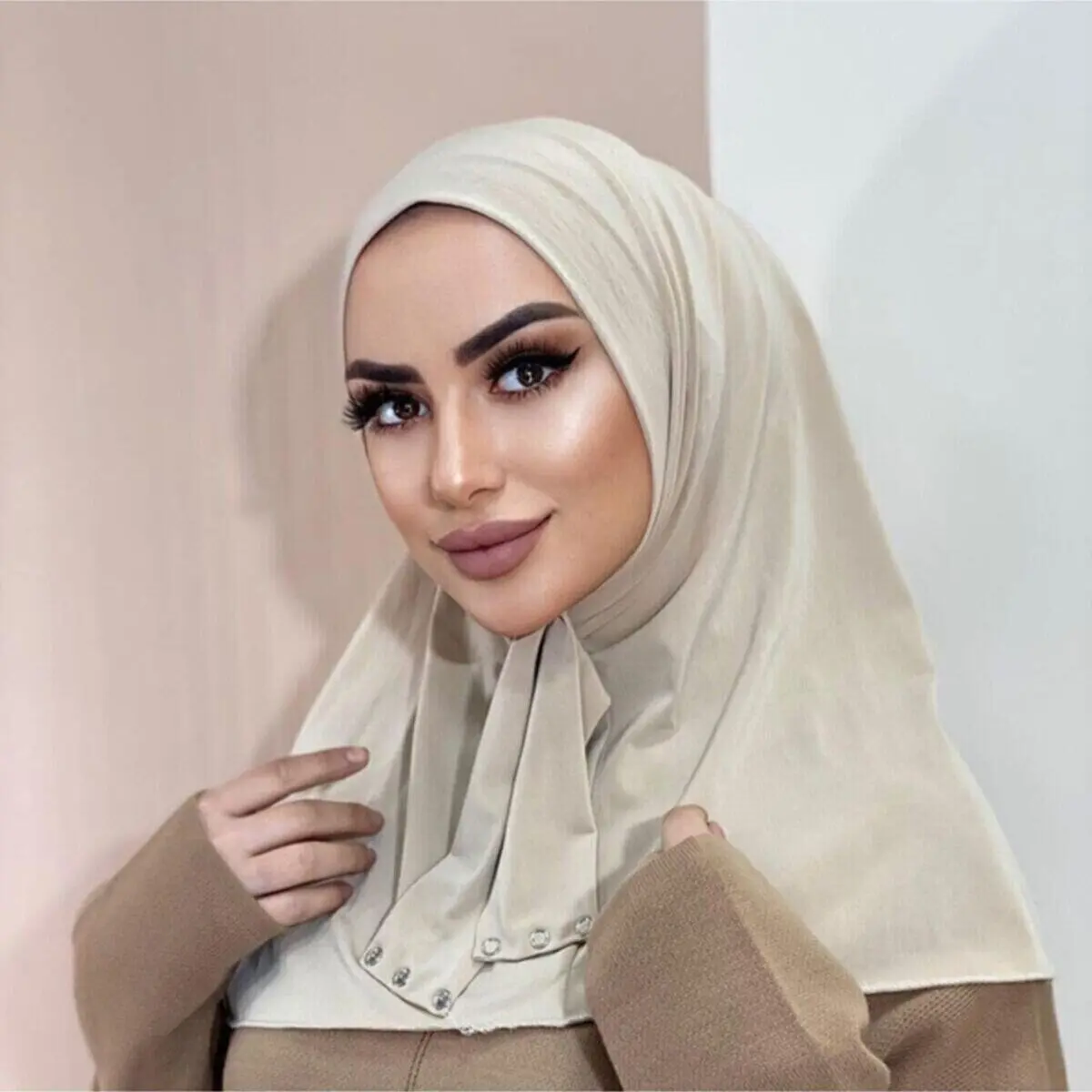 Hijab Polyester Neutres Beige Clair Marron Foncé Blanc Pur Coupe Douce Fluide Tombé Léger Bien Ajusté Mobilité Entière Occasion Quotidienne