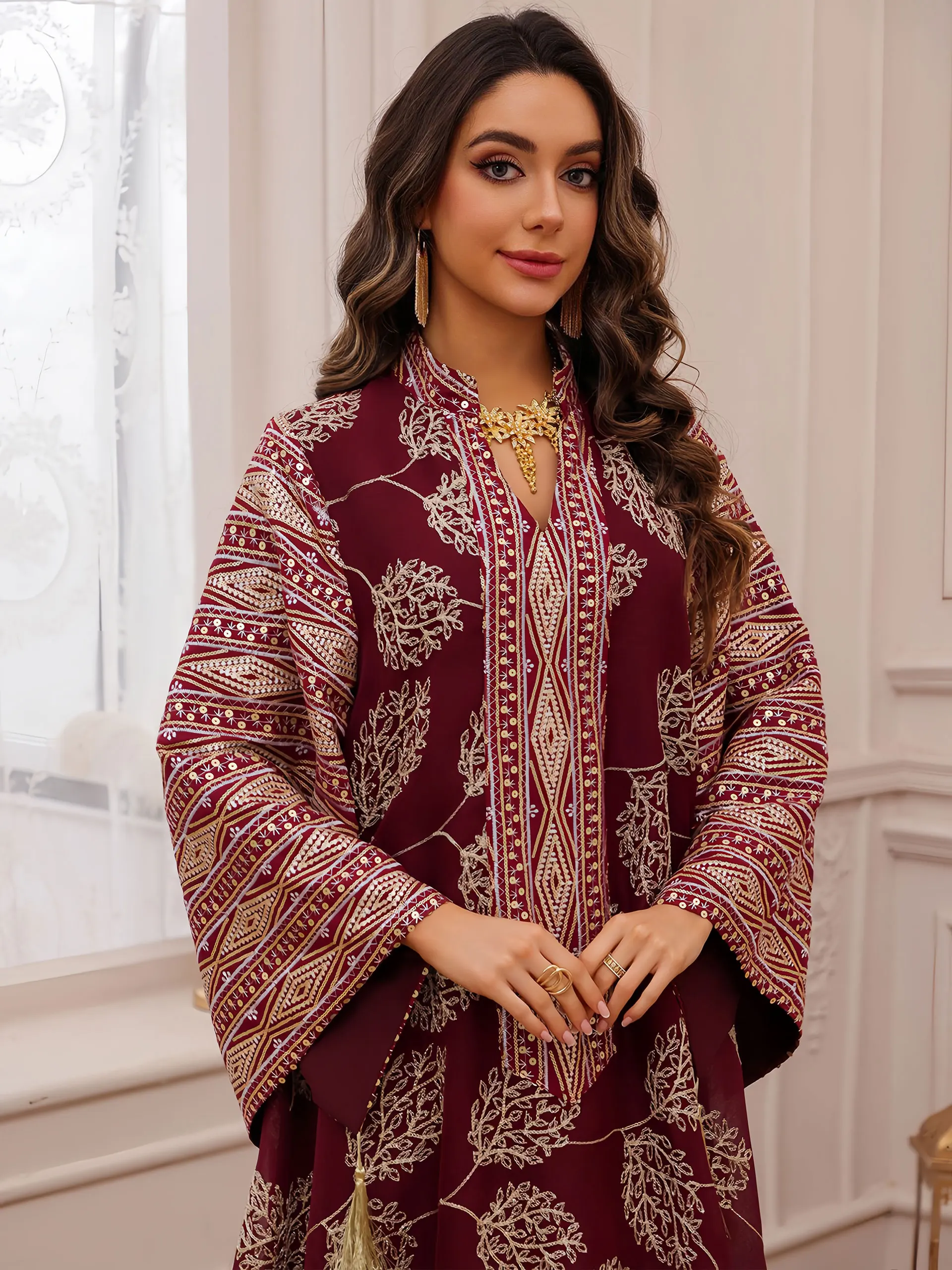 Abaya musulmane de dubaï pour femmes, tissu rouge islamique élégant avec broderie dorée complexe pour moyen-orient, arabie saoudite, Qatar, nouvelle collection
