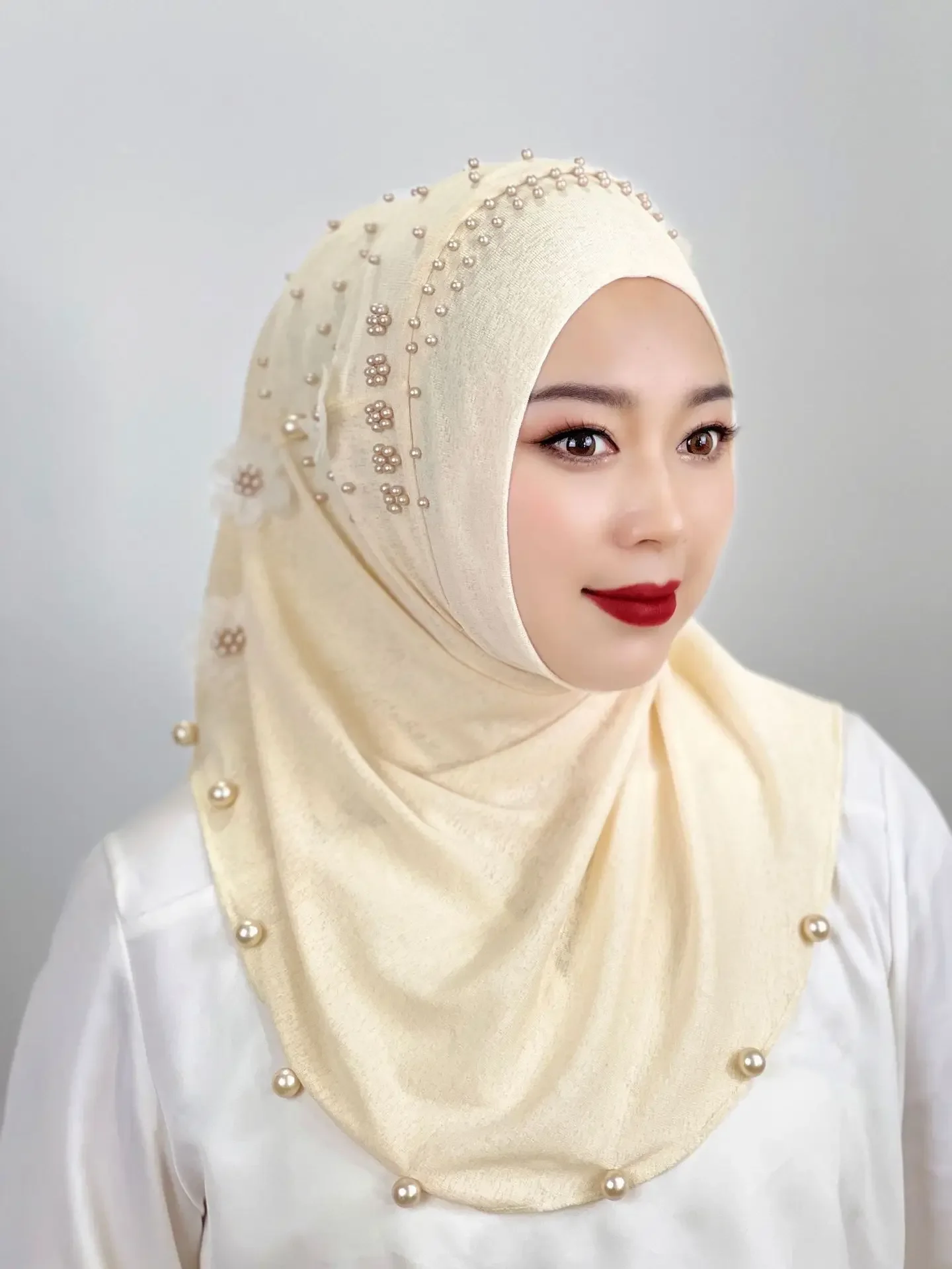 Hijab Arrondi Polyester Beige Bleu Clair Gris Clair Motifs Floraux Perles Dorées Léger Fluides Confortables Occasionnel Fête Jour Ramadan Aïd