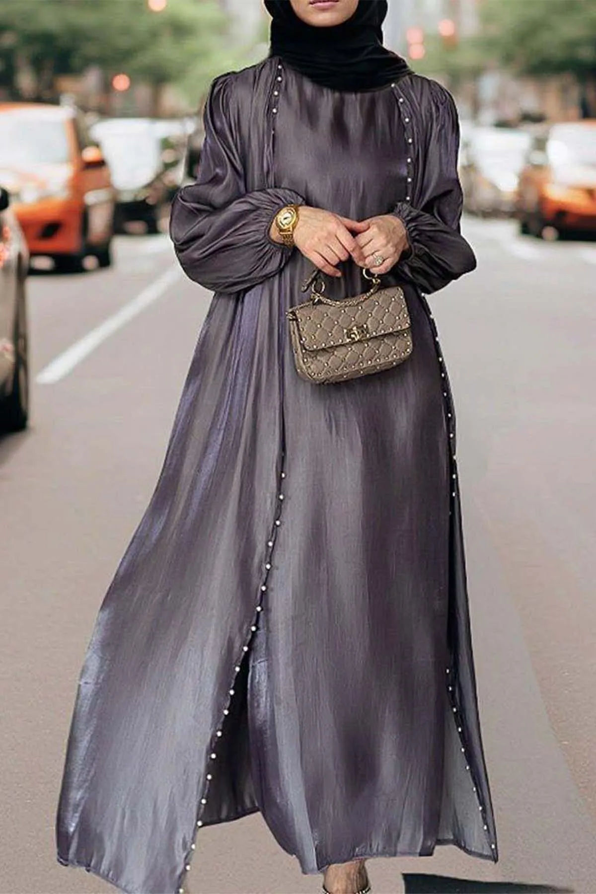 Robe Ample Satin Gris Perle Boutons Decoratifs Manches Longues Hijab Elegante Luxueuse Soiree Decontractee