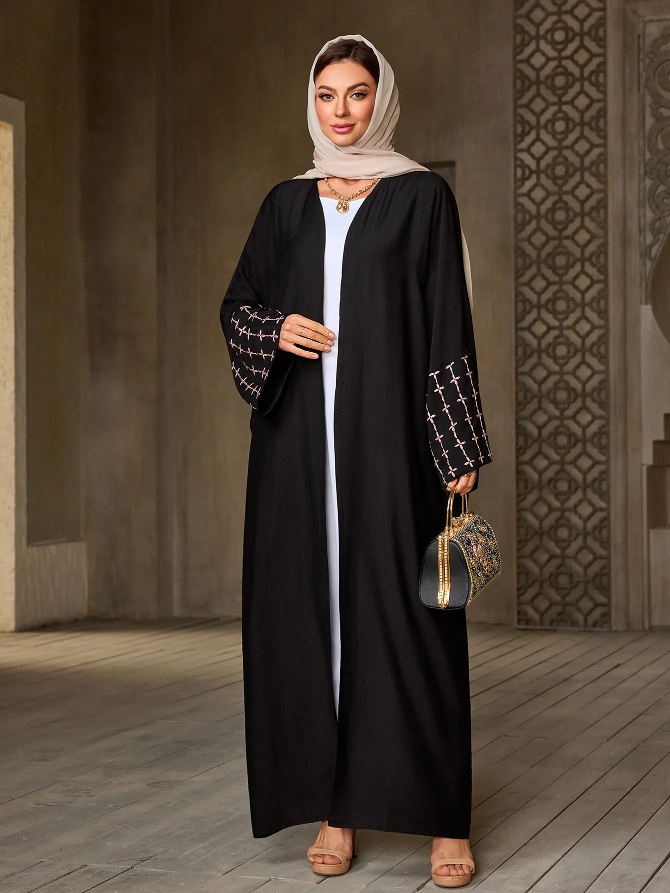 Abaya noir élégant pour dames islamiques, manches brodées géométriques pour le Ramadan et l'usure quotidienne dans les régions du moyen-orient, nouvelle collection 2025